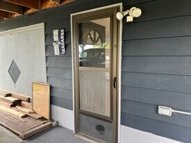 21304 3rd Ave S in Des Moines, WA - Building Photo