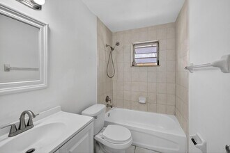 4051 N Dixie Hwy in Oakland Park, FL - Building Photo - Building Photo