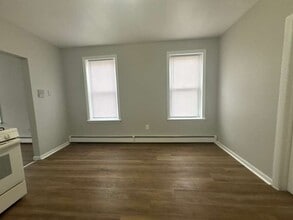 886 Dixwell Ave, Unit 2L in Hamden, CT - Foto de edificio - Building Photo