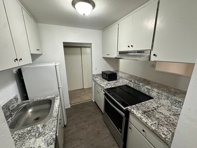 2955 Lakeside Dr in Reno, NV - Building Photo - Building Photo