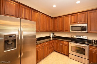 9054 Capistrano St N in Naples, FL - Foto de edificio - Building Photo