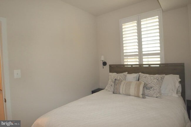 13943 Airfoil Rd in Herndon, VA - Building Photo - Building Photo