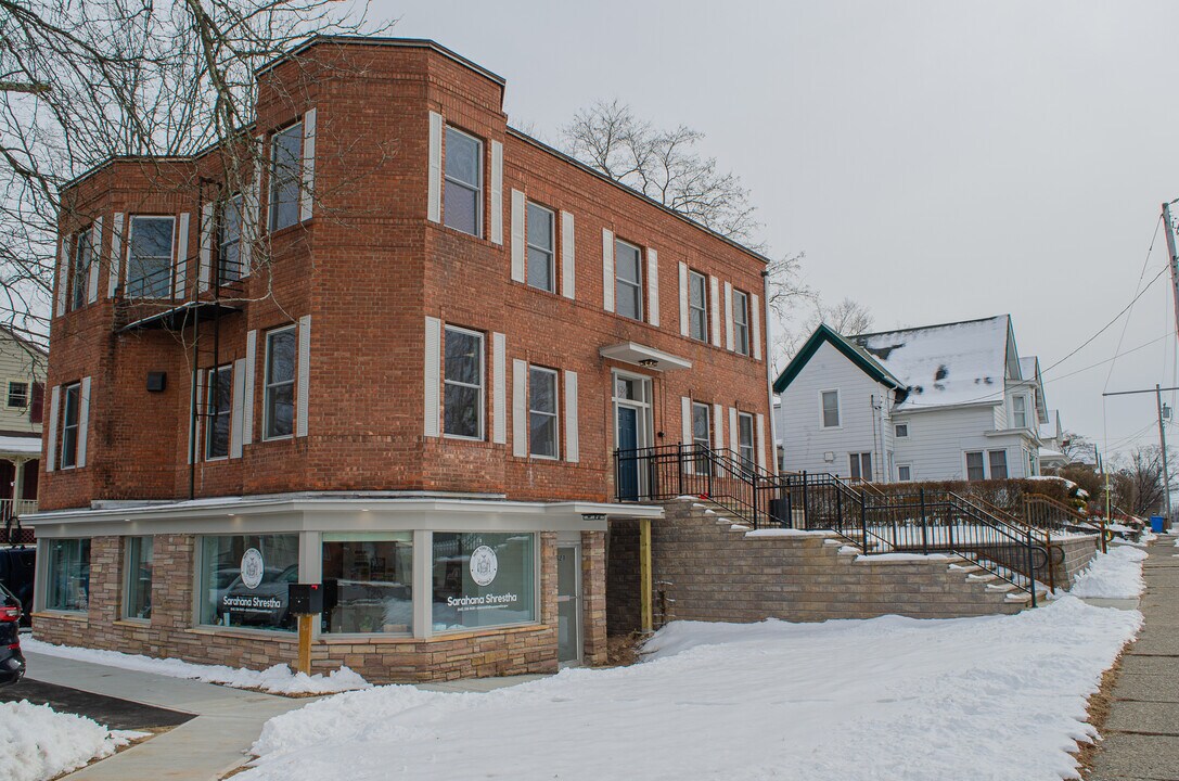 324 Washington Ave, Unit #4 in Kingston, NY - Building Photo