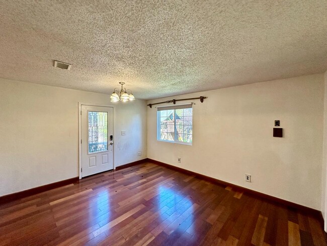 815 Canyon Rd in Redwood City, CA - Building Photo - Building Photo