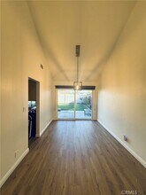 14762 Foxcroft Rd in Tustin, CA - Foto de edificio - Building Photo