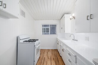 4115 Palmwood Dr in Los Angeles, CA - Building Photo - Interior Photo