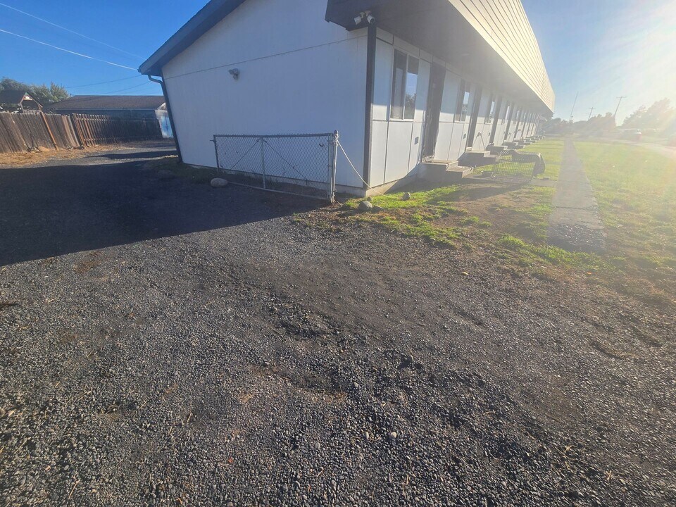 1407 W Marina Dr in Moses Lake, WA - Building Photo