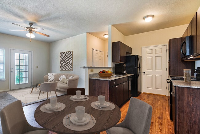 Cypress Bend Village Apartments in Beaumont, TX - Building Photo - Building Photo
