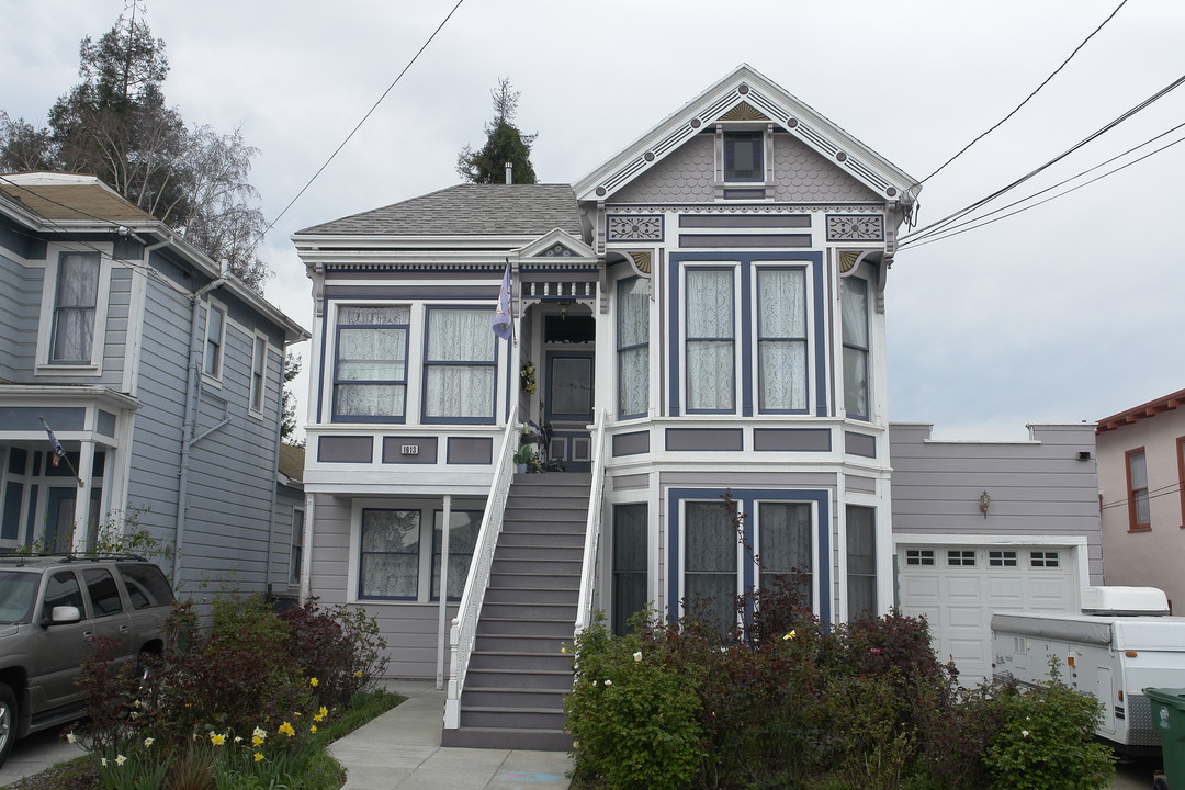 1613 Benton St in Alameda, CA - Building Photo