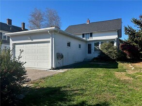 39 Reynolds St in North Kingstown, RI - Building Photo - Building Photo