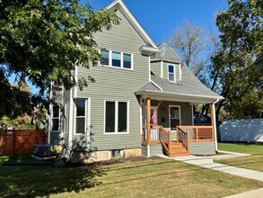 473 E Elm St in Sycamore, IL - Building Photo - Building Photo