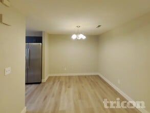 1021 30th St NE in Auburn, WA - Foto de edificio - Building Photo