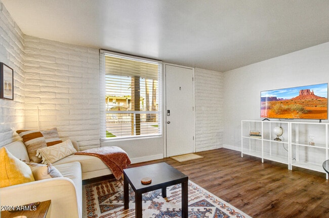 3737 E Turney Ave in Phoenix, AZ - Building Photo - Building Photo