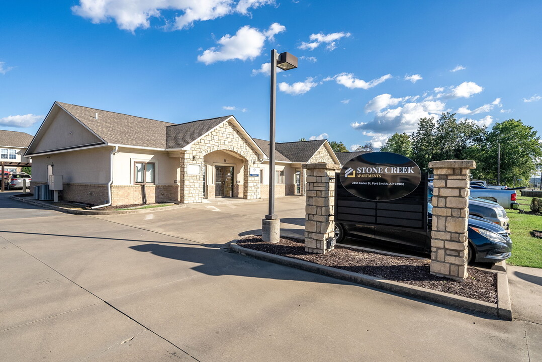 Stone Creek Apartments in Fort Smith, AR - Building Photo