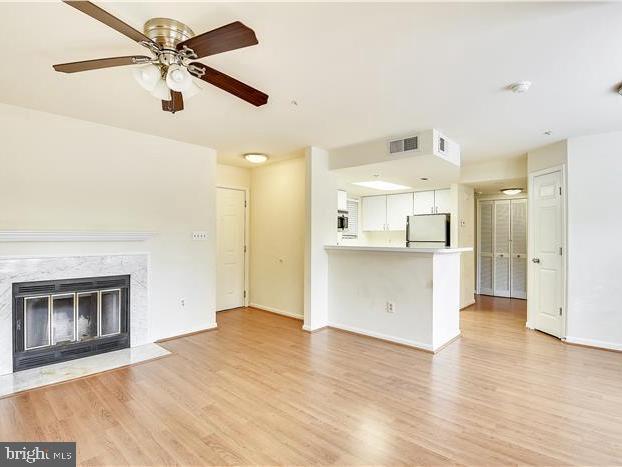 property at 925 Hillside Lake Terrace