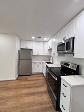 9913 Porto Rico Rd in Houston, TX - Foto de edificio - Building Photo