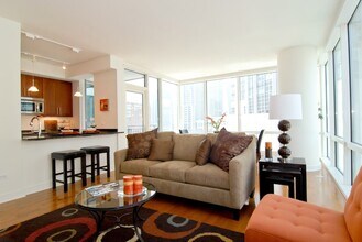 505 N McClurg Ct, Unit 2206 in Chicago, IL - Building Photo - Building Photo