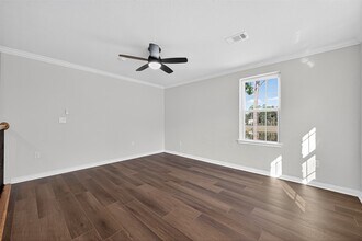 10594 Rustling Oaks Dr in Conroe, TX - Foto de edificio - Building Photo