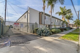 9320-9330 Elm Vista Dr. in Downey, CA - Building Photo - Building Photo