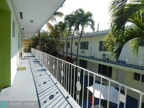 1200 Marseille Dr in Miami Beach, FL - Building Photo - Building Photo