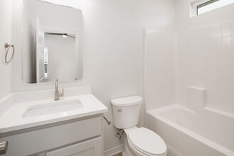 2113 Crest St in College Station, TX - Building Photo - Building Photo
