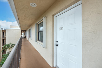 896 N Federal Hwy in Lantana, FL - Building Photo - Building Photo