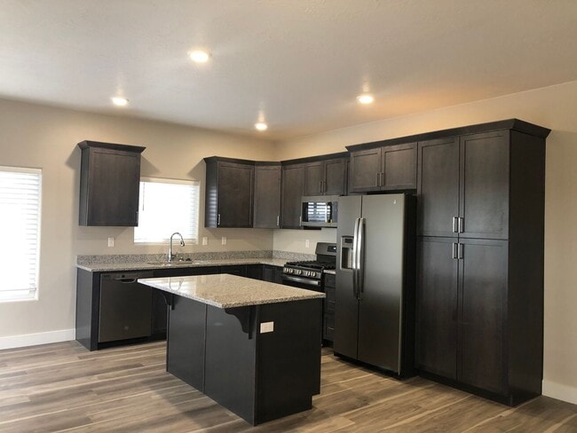 1550 S W Topaz Dr in Cedar City, UT - Building Photo - Building Photo