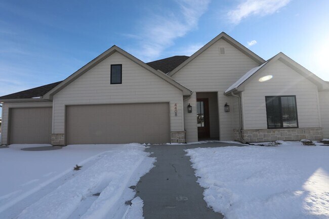 4408 Royal County Rd in Columbia, MO - Foto de edificio - Building Photo