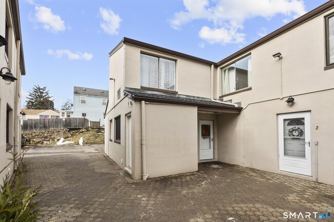 84 Taylor Ave in Norwalk, CT - Building Photo - Building Photo