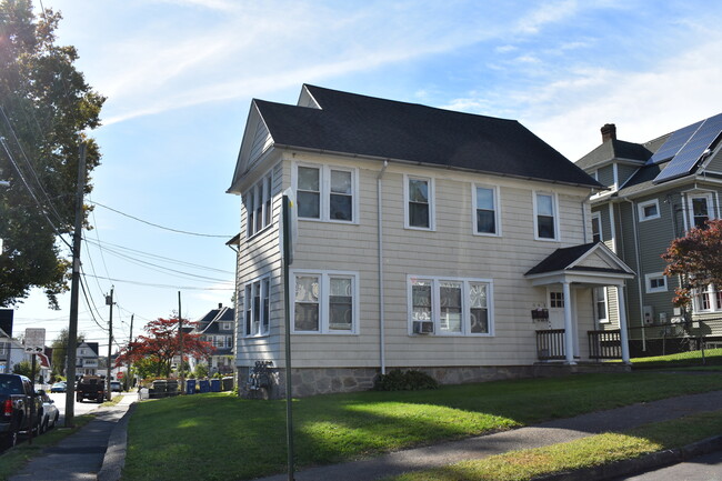 11 Manhattan Ave