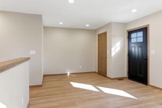 313 E Martin St, Unit # 1 in Forrest, IL - Building Photo - Building Photo