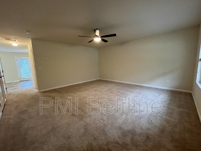 5675 Laurel Ridge Cir in East Point, GA - Building Photo - Building Photo