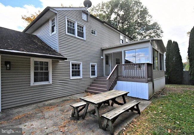 201 Montgomery Ave in Oreland, PA - Building Photo - Building Photo