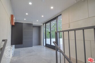 1727 Glendon Ave in Los Angeles, CA - Building Photo - Building Photo