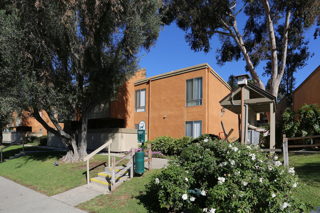 Mission Trails Villas in San Diego, CA - Building Photo