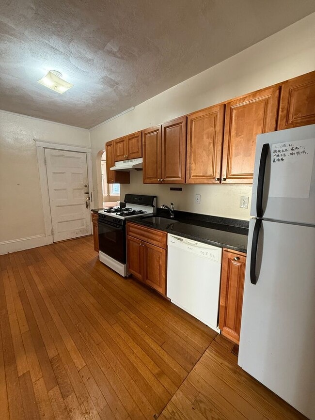 144 Strathmore Rd in Boston, MA - Building Photo - Building Photo