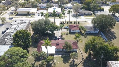 Grand Apartments in Ft. Myers, FL - Building Photo - Building Photo