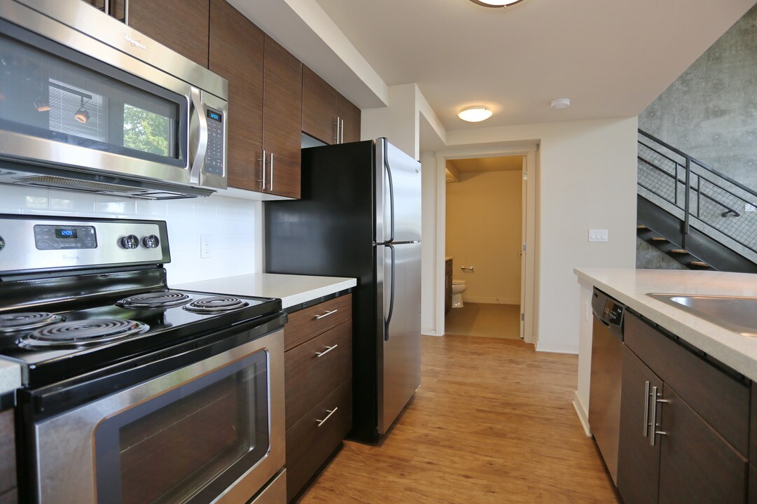 Oregon 42 in Seattle, WA - Building Photo