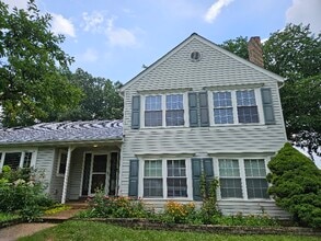 310 Silver Ridge Dr in Sterling, VA - Building Photo - Building Photo