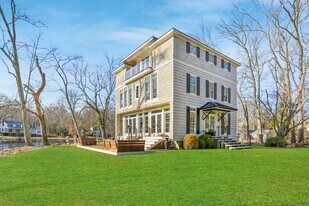 47 Woodside Ave in Westport, CT - Building Photo