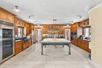 747 Flying Point Rd in Water Mill, NY - Building Photo - Building Photo
