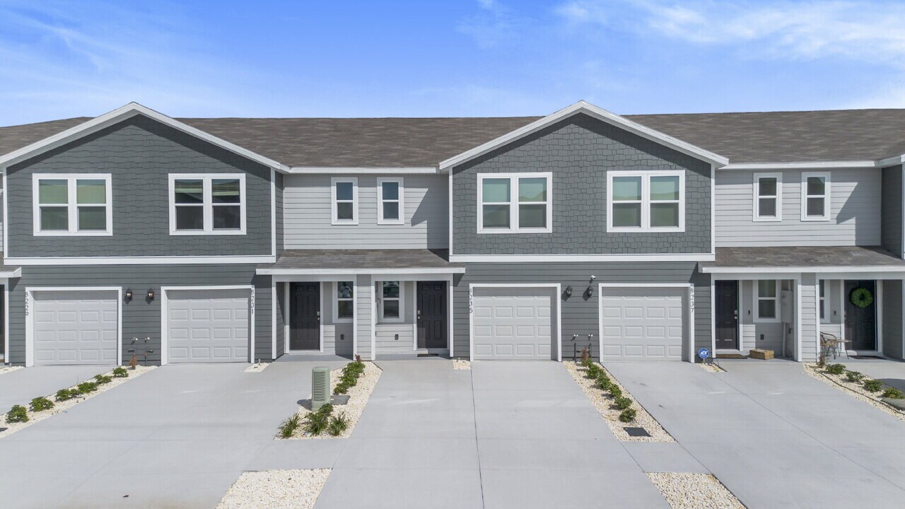 8235 SW 67th Ave in Ocala, FL - Building Photo