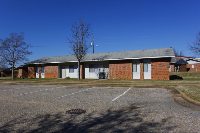 McConnell Hills Apartments in Tuscaloosa, AL - Building Photo - Building Photo