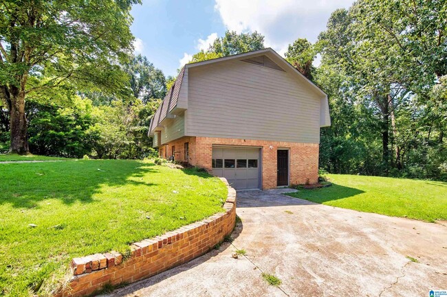 1712 Gardenridge Rd in Gardendale, AL - Foto de edificio - Building Photo