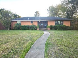 648 Penguin Dr in Dallas, TX - Building Photo