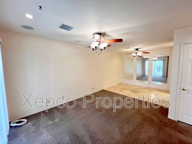420 N Villa Ct in Palm Springs, CA - Building Photo - Building Photo