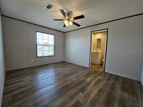 519 Suwanee Dr in North Fort Myers, FL - Building Photo - Building Photo