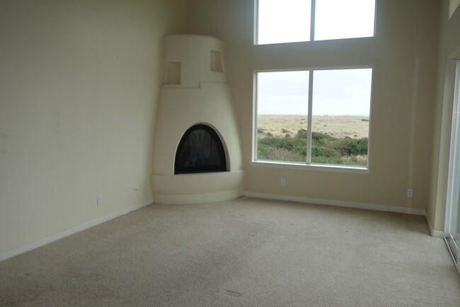 1029 S Sand Dune Ave SW in Ocean Shores, WA - Building Photo - Building Photo