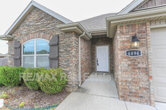 4494 W Wales Dr in Fayetteville, AR - Building Photo - Building Photo