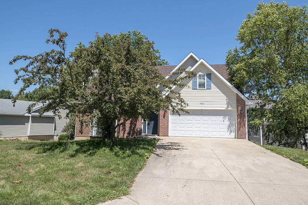 4401 W North Pinebrook Ln in Columbia, MO - Building Photo